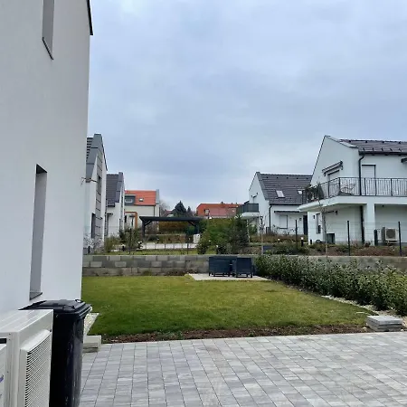 Apartment Kertvarosi Nyugalom